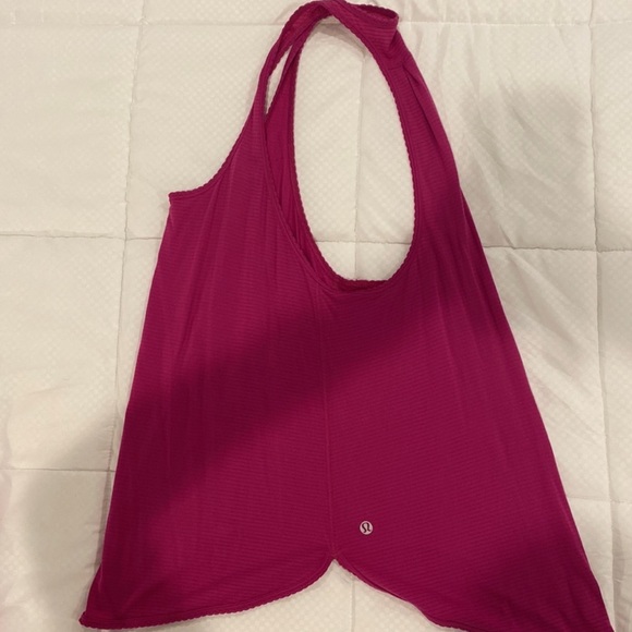 Lululemon Tank, scalloped edging. Size 8. Maroon/pink colored. - Picture 4 of 5